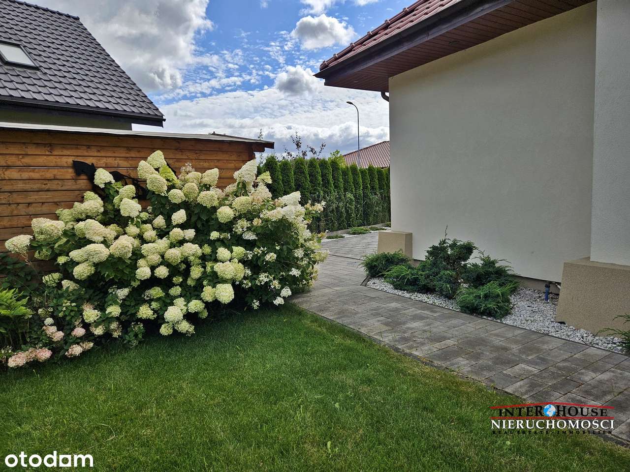 Wolnostojący dom z pięknie zagospodarowaną działką, ul. Gruszkowa-14