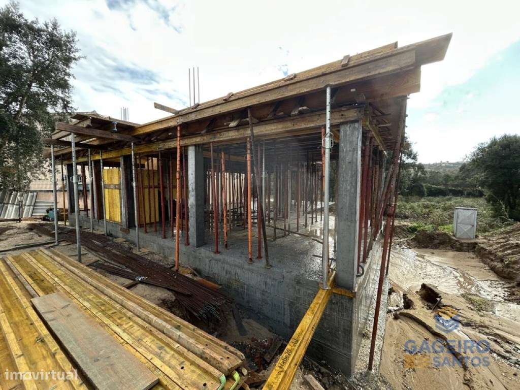 Excelente moradia T3, com Piscina, em Obidos-11