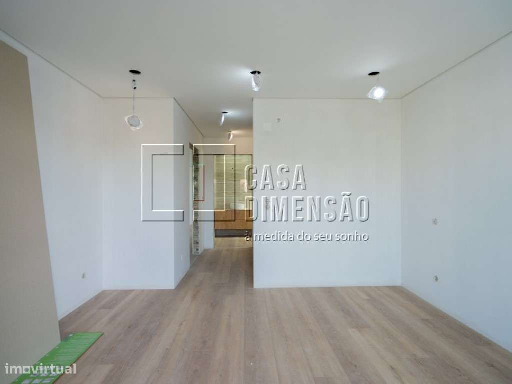 Moradia isolada de tipologia T4 localizada na zona da Charneca da C...-41