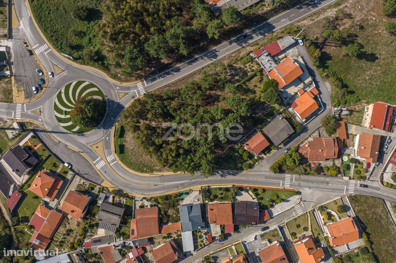 Terreno urbanizável com 3 828 m², em Oliveira de Azeméis