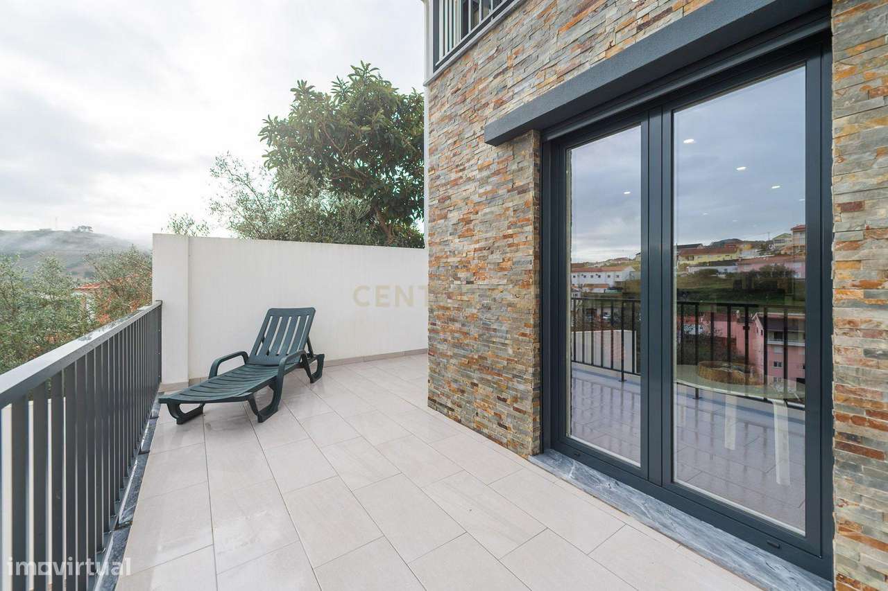 Moradia T3 localizada na aldeia de Cheleiros - Mafra-37