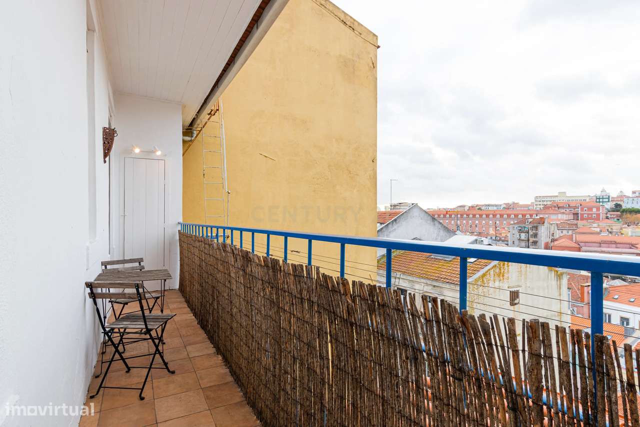 Descubra o Charme da Rua da Bombarda: T3 com Terraço e Vista Deslumbra-7