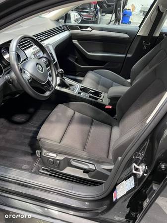 Volkswagen Passat 2.0 TDI SCR Comfortline - 10