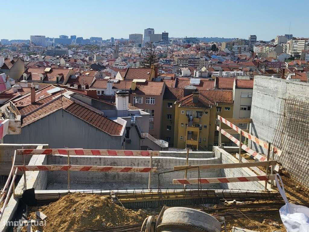 Apartamento com vista num condomínio com Jardim e piscina Arroios-28