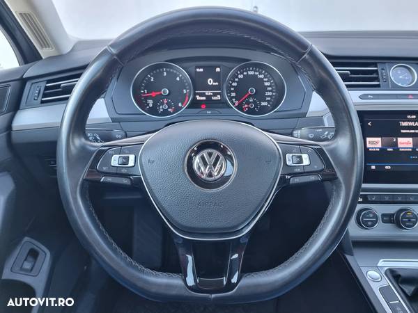 Volkswagen Passat 2.0 TDI Trendline - 14