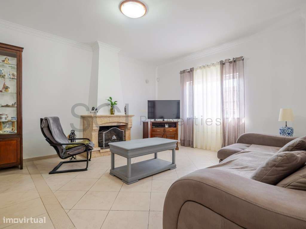 Moradia T5 Independente com Garagem em Fernão Ferro-10