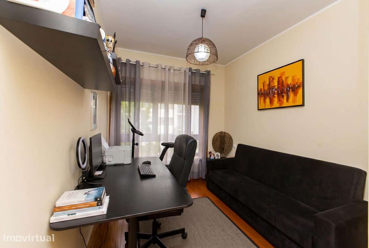 T3 Último Piso c/ Varanda, Garagem e Arrumos. Av. Altino Coelho,...-27