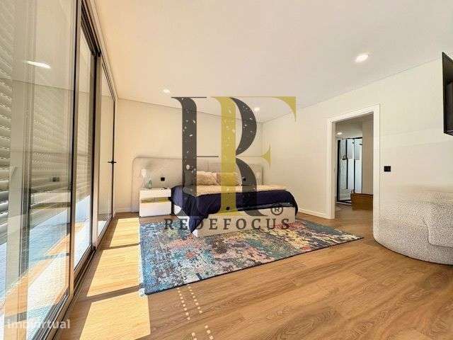Moradia T4 de Luxo com Piscina e Jardim em Esmoriz-31