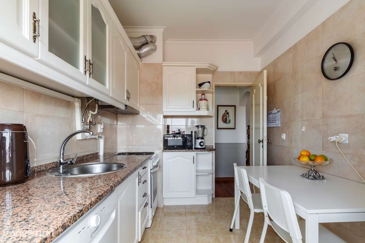Apartamento T2+1 com Vista Desafogada | Cacém-11