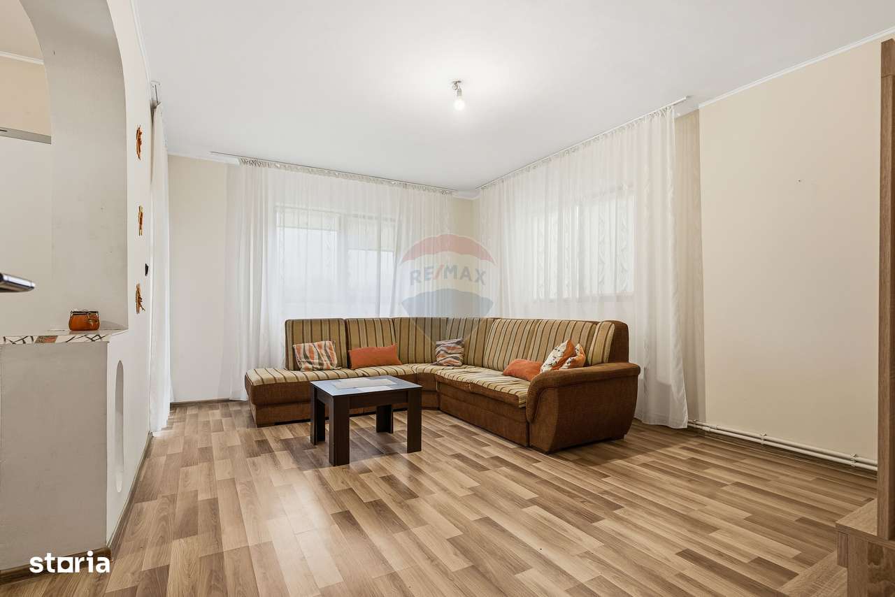 Casă / Vilă cu 6 camere de vânzare I Podul Iloaiei I Comision 0% - Imagine principală: 3/19