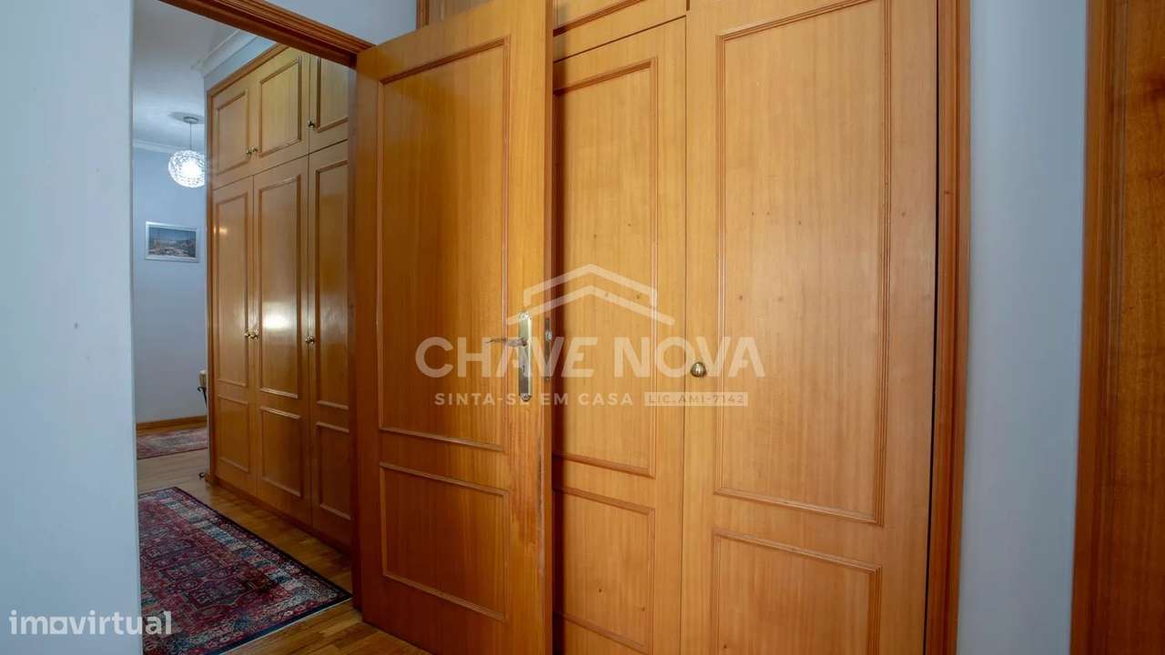 Apartamento T2 c/ varanda em Canelas-20