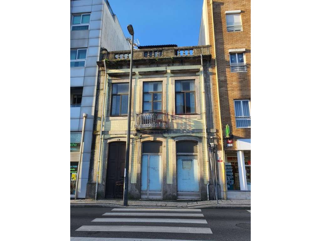 Prédio para remodelação no centro da Póvoa de Varzim - Grande imagem: 2/36