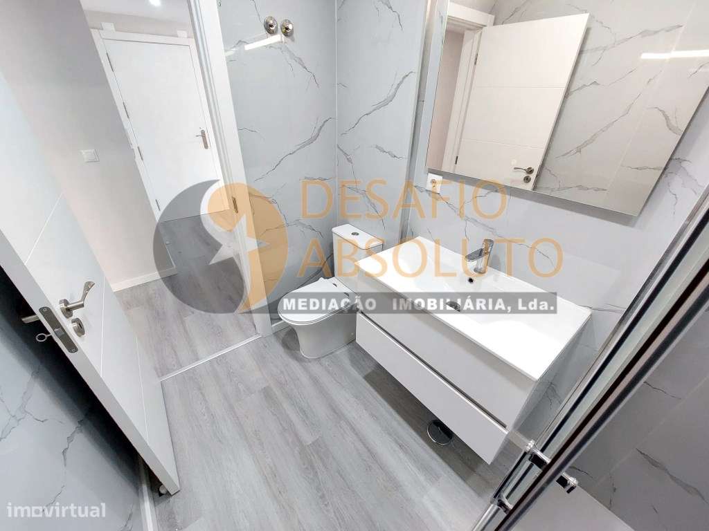 Apartamento T2 totalmente Remodelado c/ Arrecadação. Corroios-20