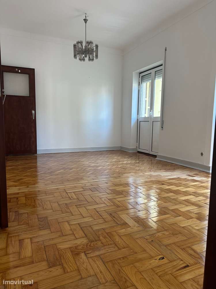 Apartamento T3+2, com 3 casas de banho e garagem-1