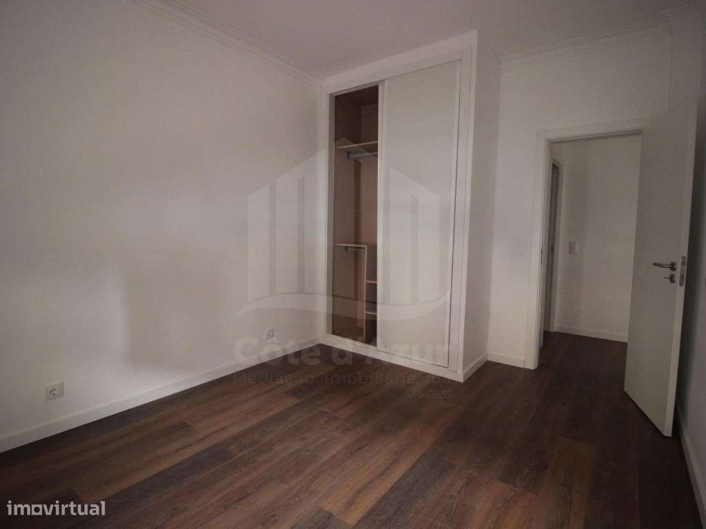 T2 Rés-do-Chão Remodelado | Totalmente Equipado | 950€ | Disponível... - Grande imagem: 4/5
