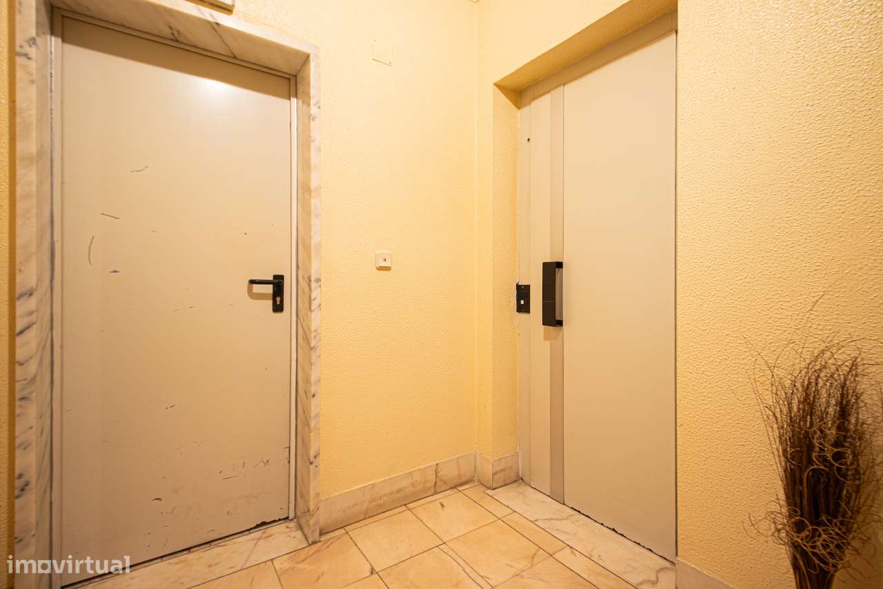 Apartamento T3 c/ 2 WCs e Sala c/ Lareira em Monte Abraão, Sintra-3