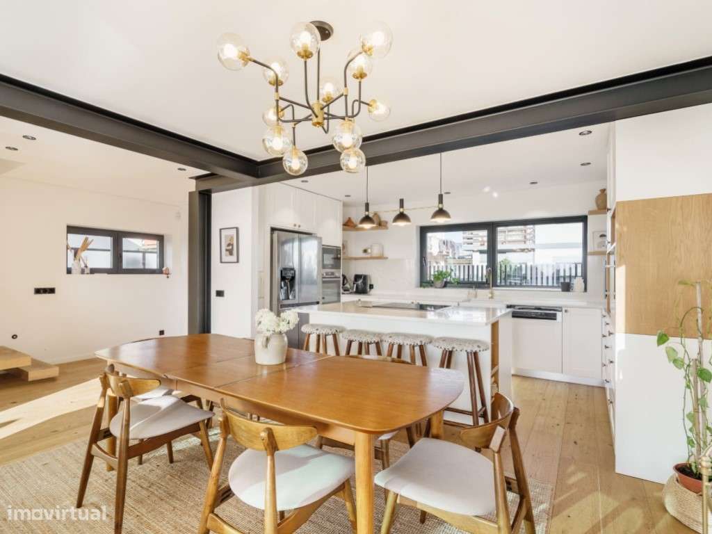 Moradia V3+1 totalmente renovada com vista mar-24