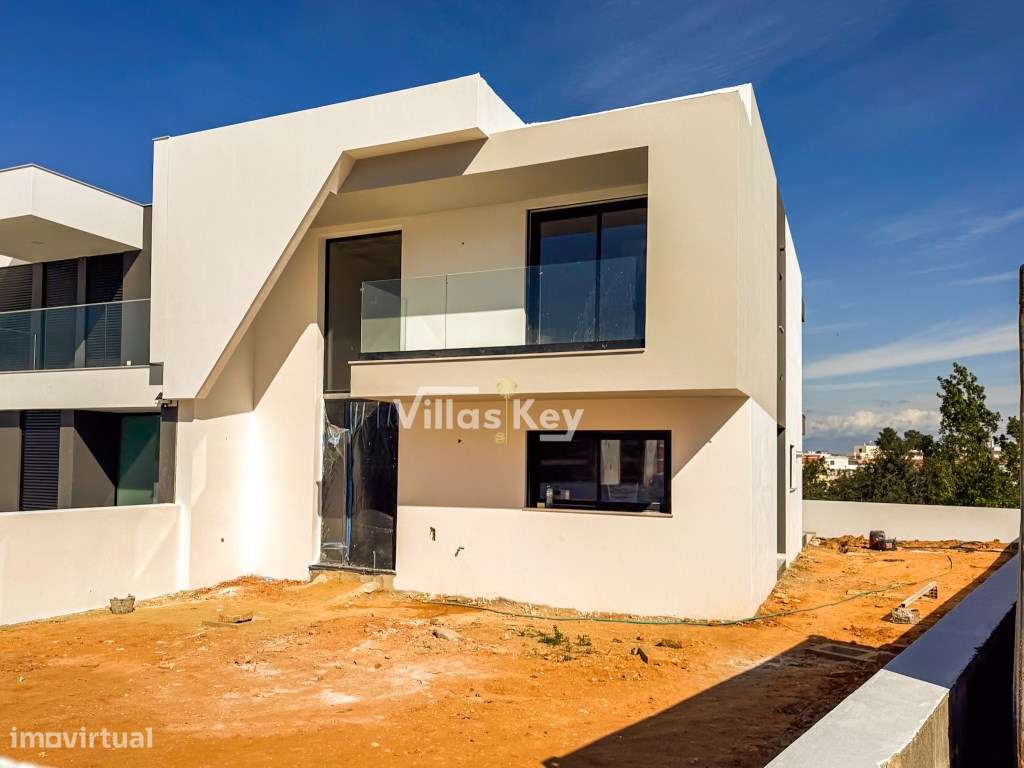 Moradia geminada com 4 quartos e piscina em Alvor - Grande imagem: 5/21