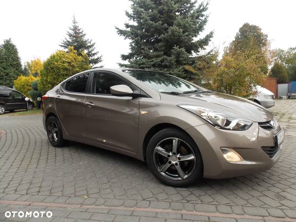 Hyundai Elantra 1.6 Comfort - 9