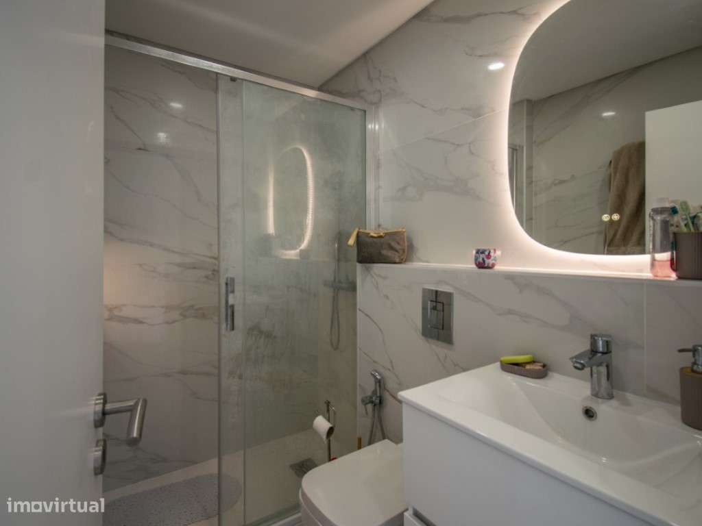 Apartamento T1 Renovado na Estrada de Benfica-11