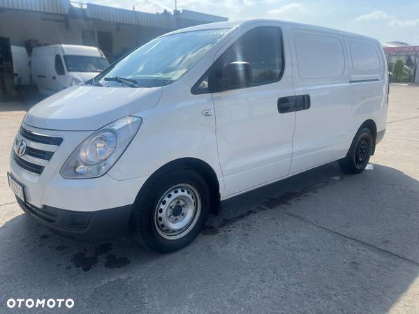 Hyundai H-1 Cargo teilverglast Autm DF - 14