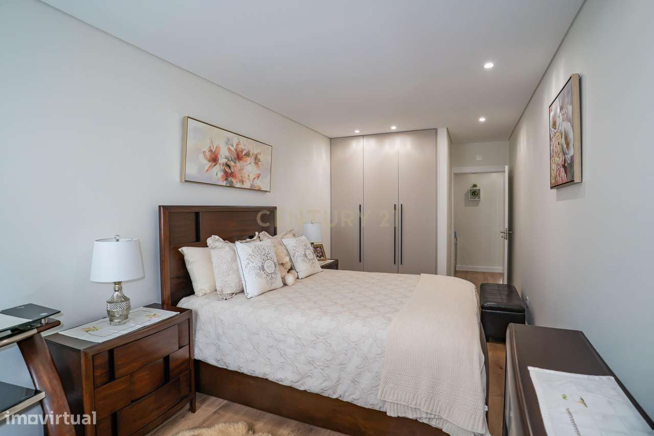 Apartamento T3 Semi-Novo em Caldas da Rainha | 2 Varandas | 2 Parqueam-9