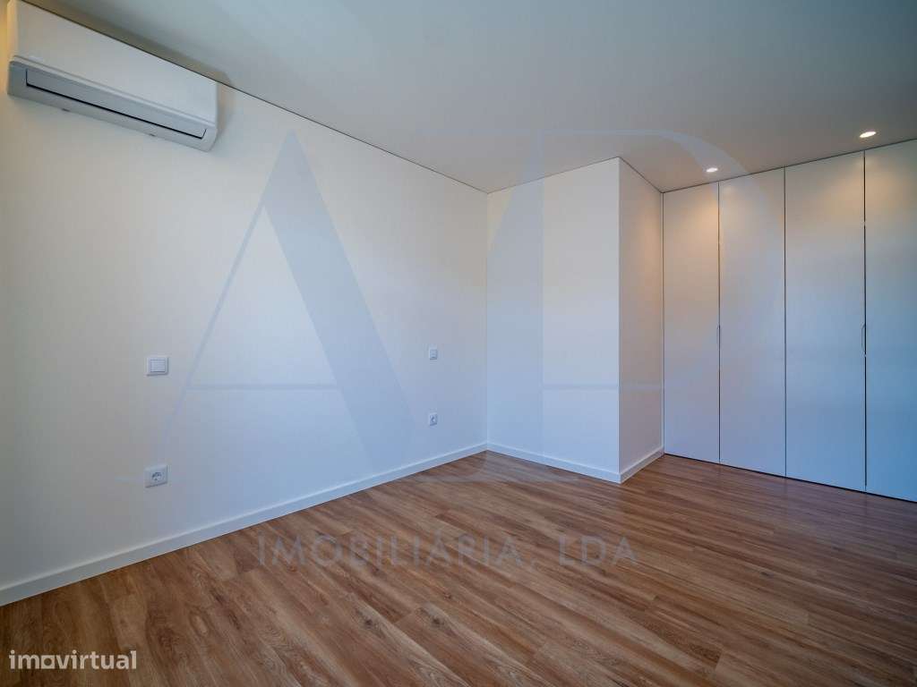 Apartamento T3 de Excelência na Av. de Londres-13