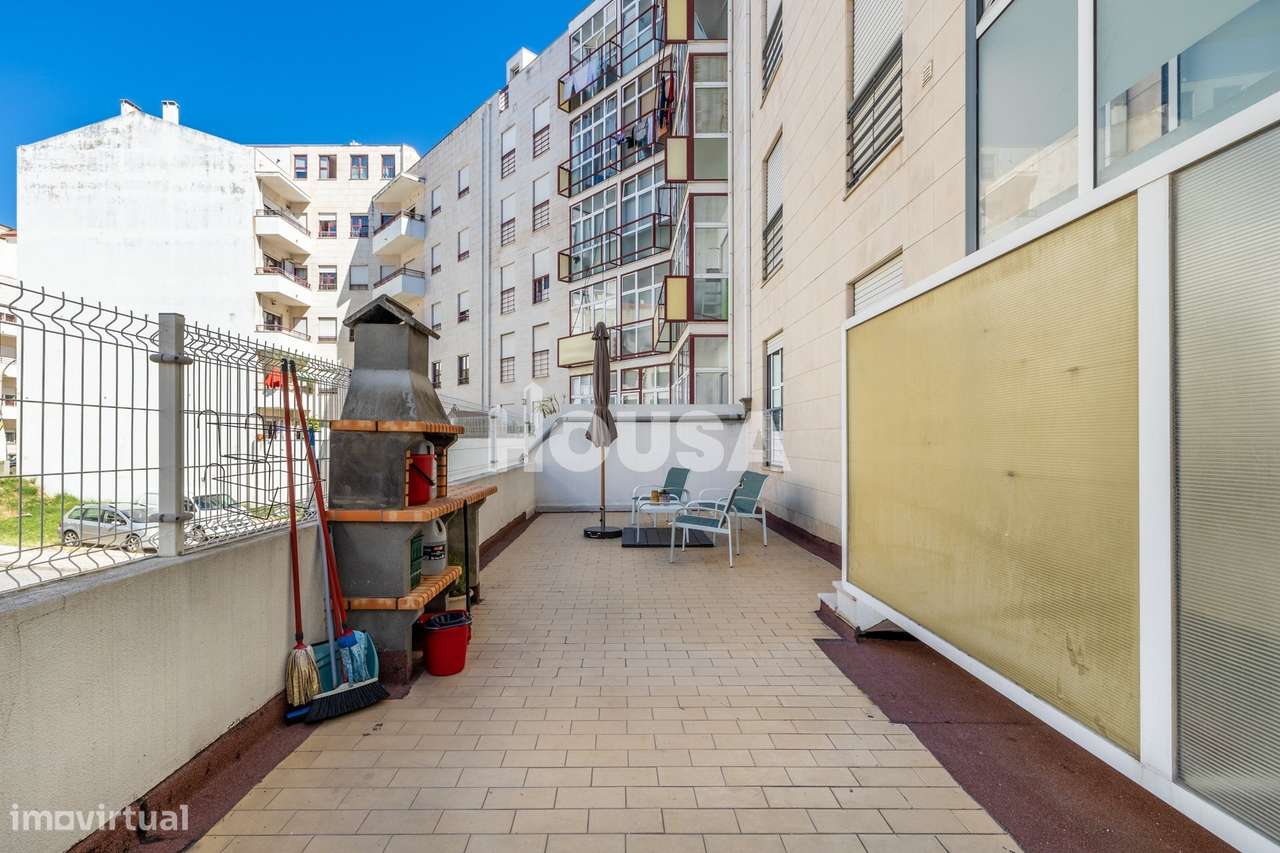 Apartamento T3 com Sótão, Garagem e Terraço – Nova Leiria-27