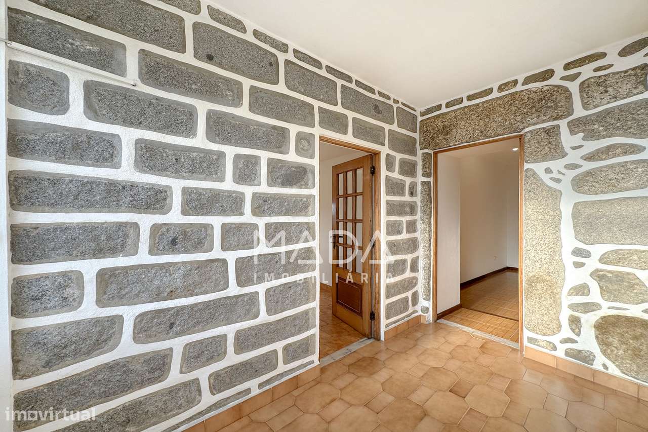 Moradia T2 individual c/480m2 de terreno e anexos em Escudeiros, Braga-8