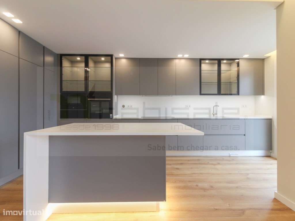 T3 no Infantado com piscina, varandas e garagem para 2 carros - Grande imagem: 4/44