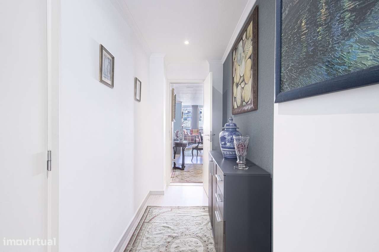 Apartamento T4  remodelado em Carnaxide-22