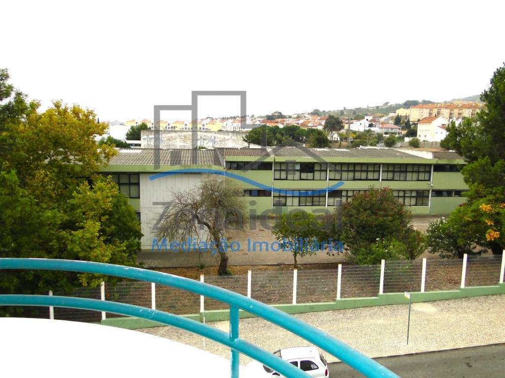 Apartamento T3 com parqueamento e arrecadação , localizado em Pared...-10