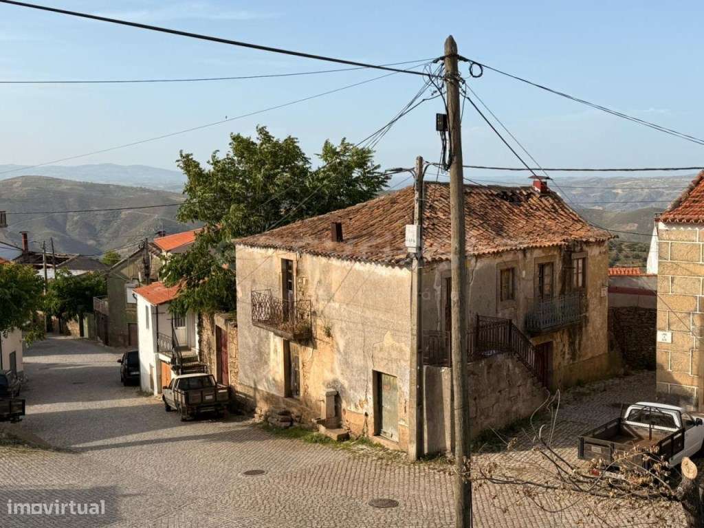 Moradia em granito para recuperar situada no Felgar - Grande imagem: 4/17