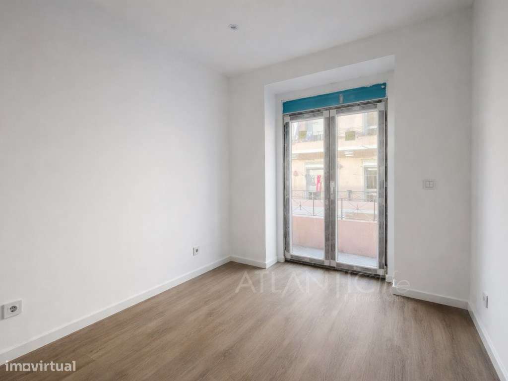 T3+1 totalmente remodelado em Queluz - Pronto a Habitar!-8