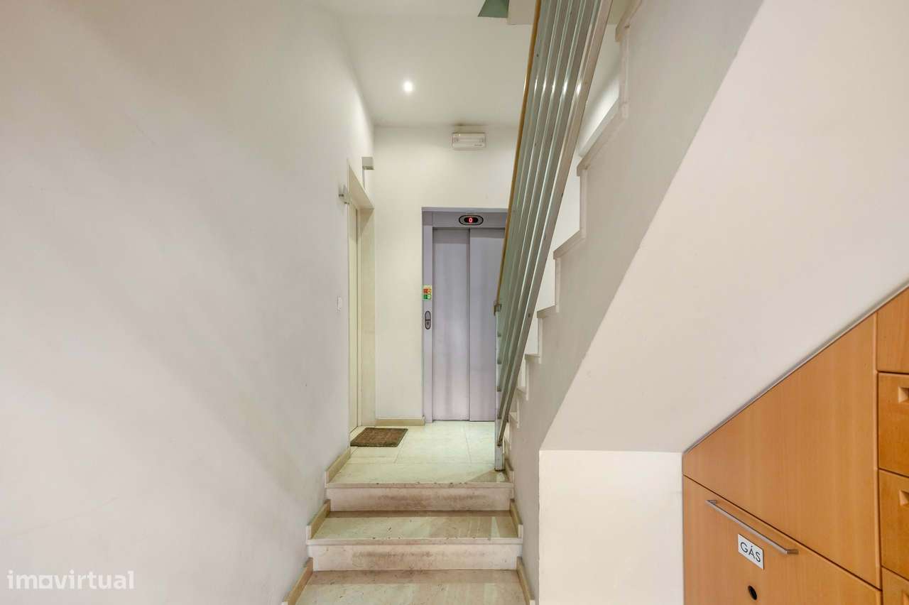 Apartamento T2 com 4 terraços e garagem nas Avenidas Novas, Lisboa-47