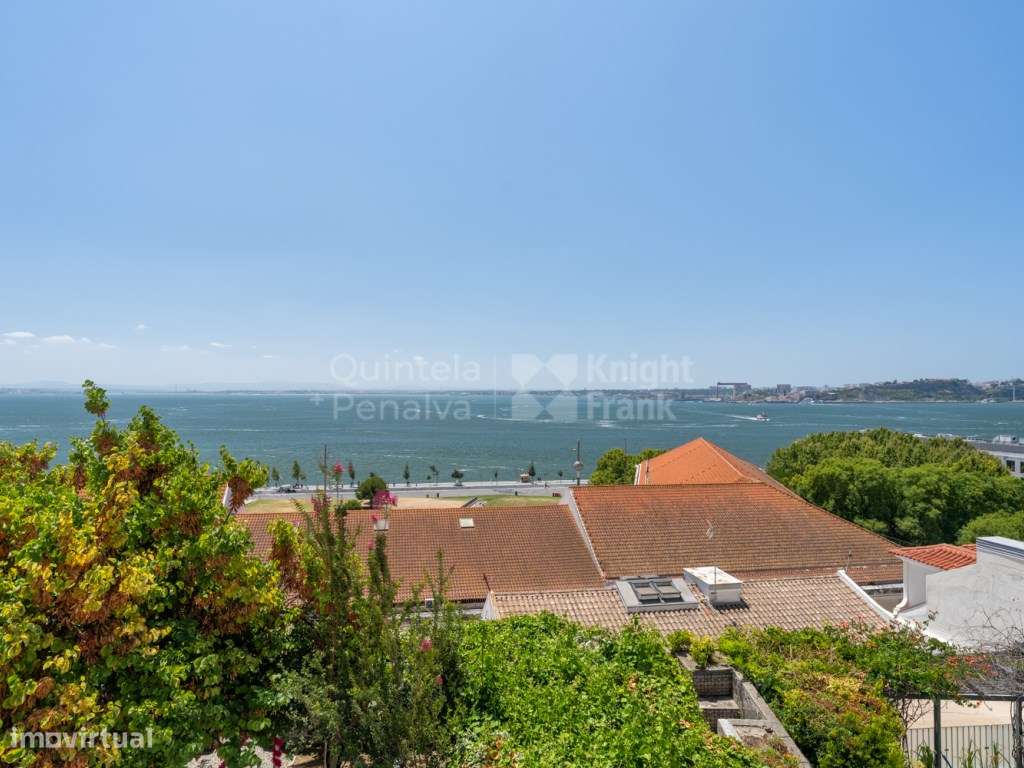 T3 Chiado vista rio Tejo com terraço e garagem-14