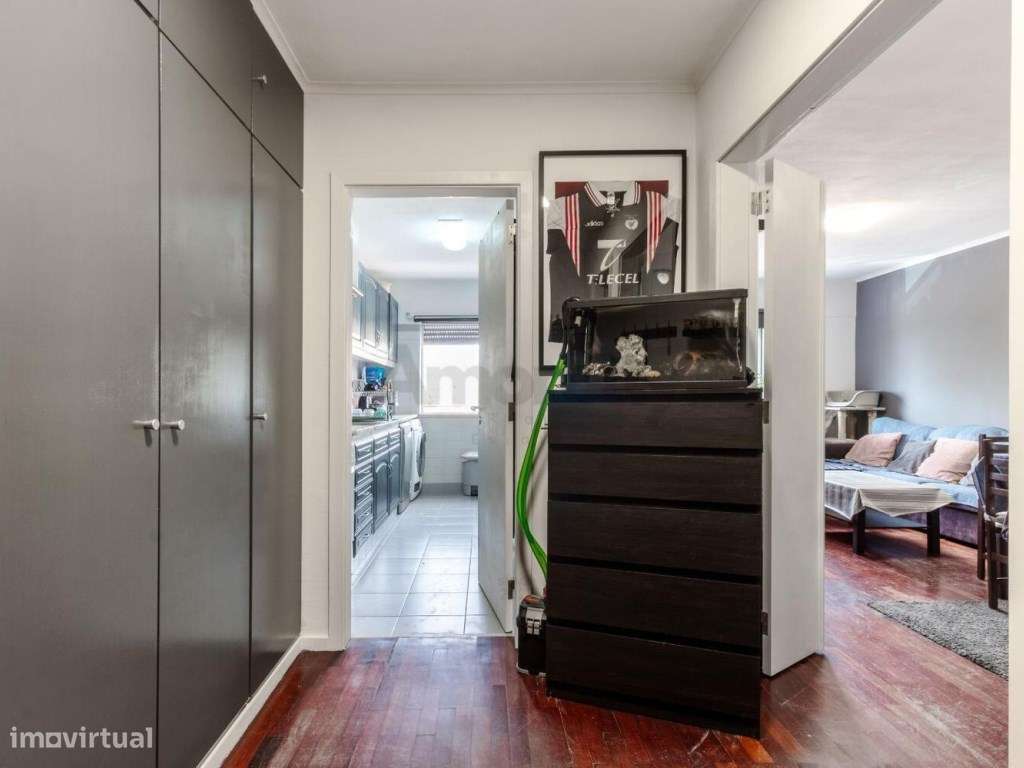 T2 Com Garagem E Arrecadação na Ajuda-16