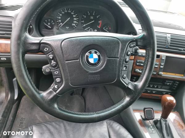 BMW Seria 7 740i - 35