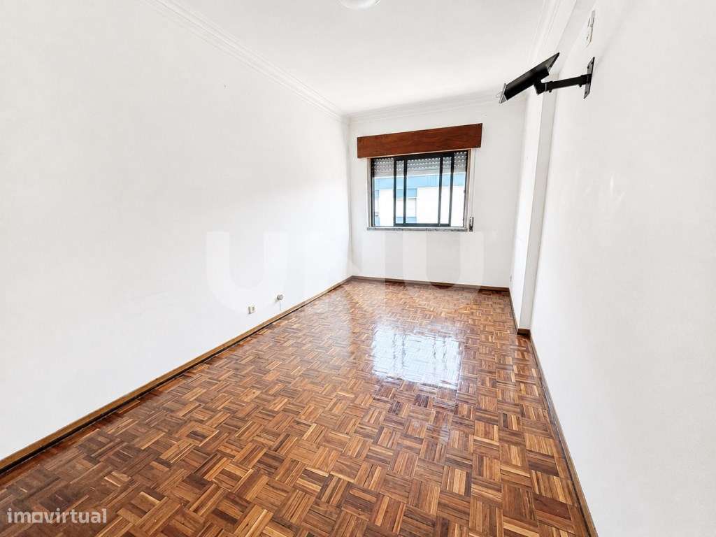 Apartamento T3 com Arrecadação e 2 WC- Torre da Marinha-5