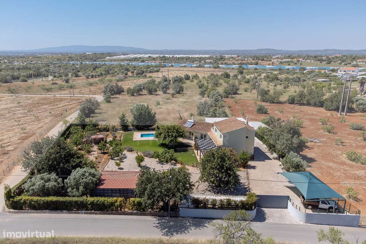 Moradia T4 na Guia -  Charme Algarvio com Total Privacidade - Piscina-53