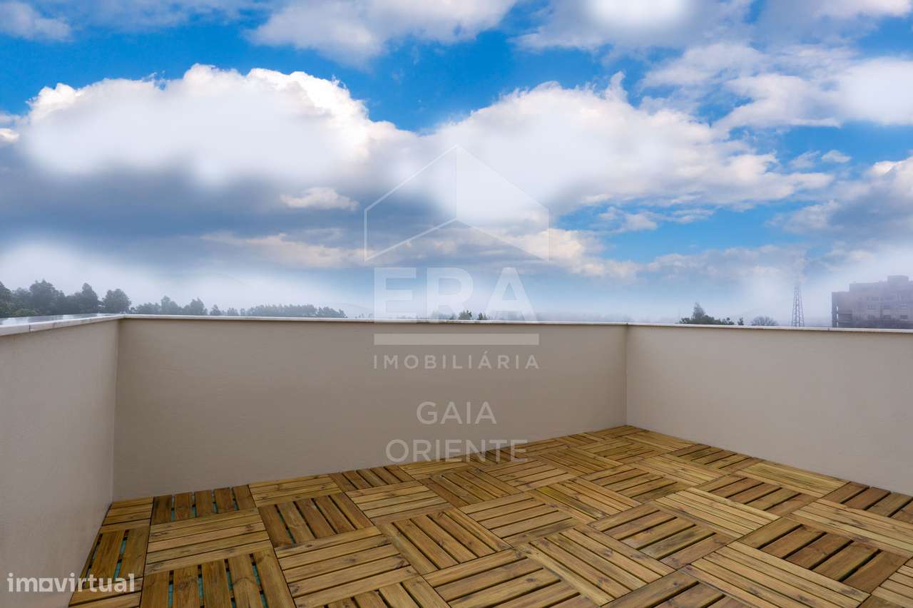 Moradia T3 Renovada junto à A1 nos Carvalhos-20