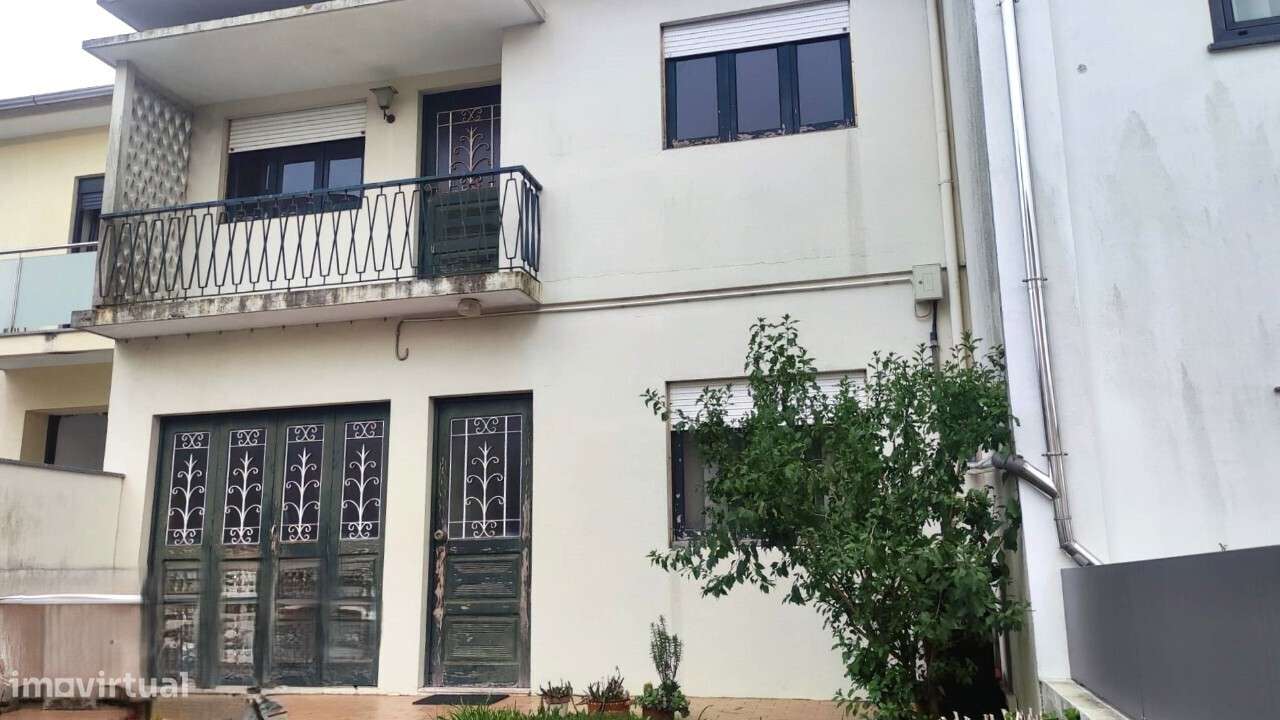 Moradia em banda V4 em S.João da Madeira-24