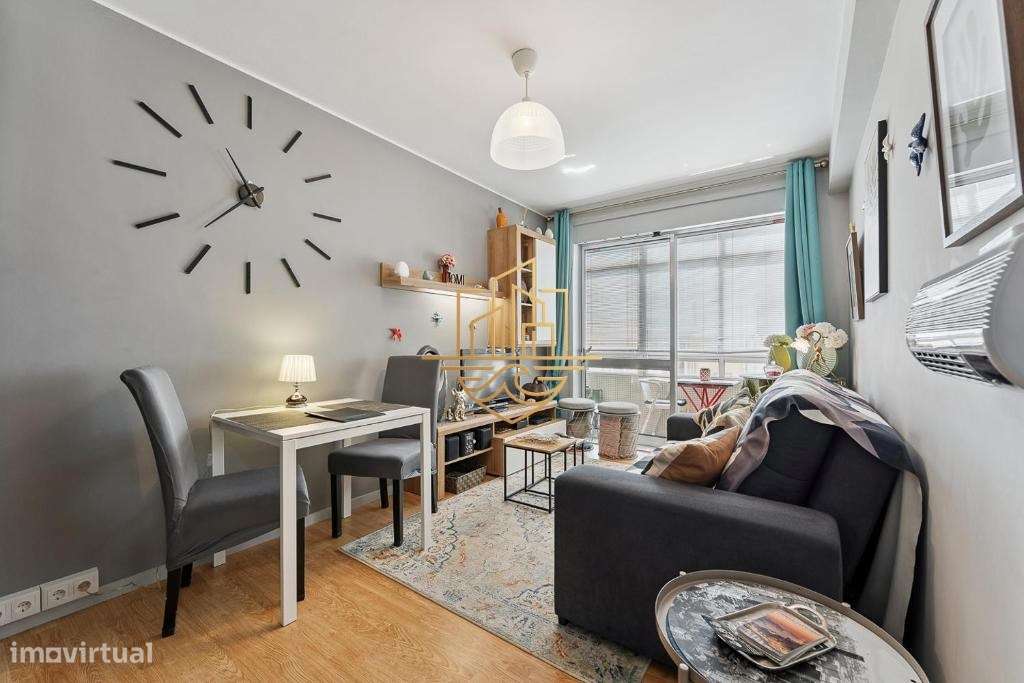 T1 Remodelado e Mobilado com Marquise | Centro do Porto-0