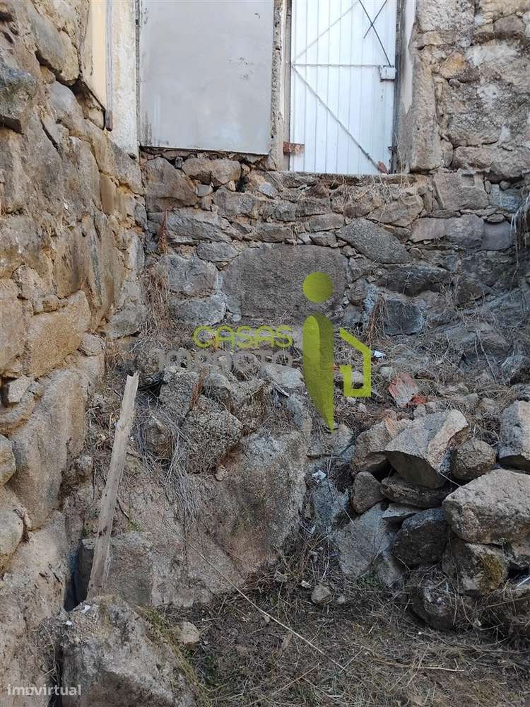 Moradia de Pedra, para reconstrução em Vila Cortês da Serra, Gouveia-14
