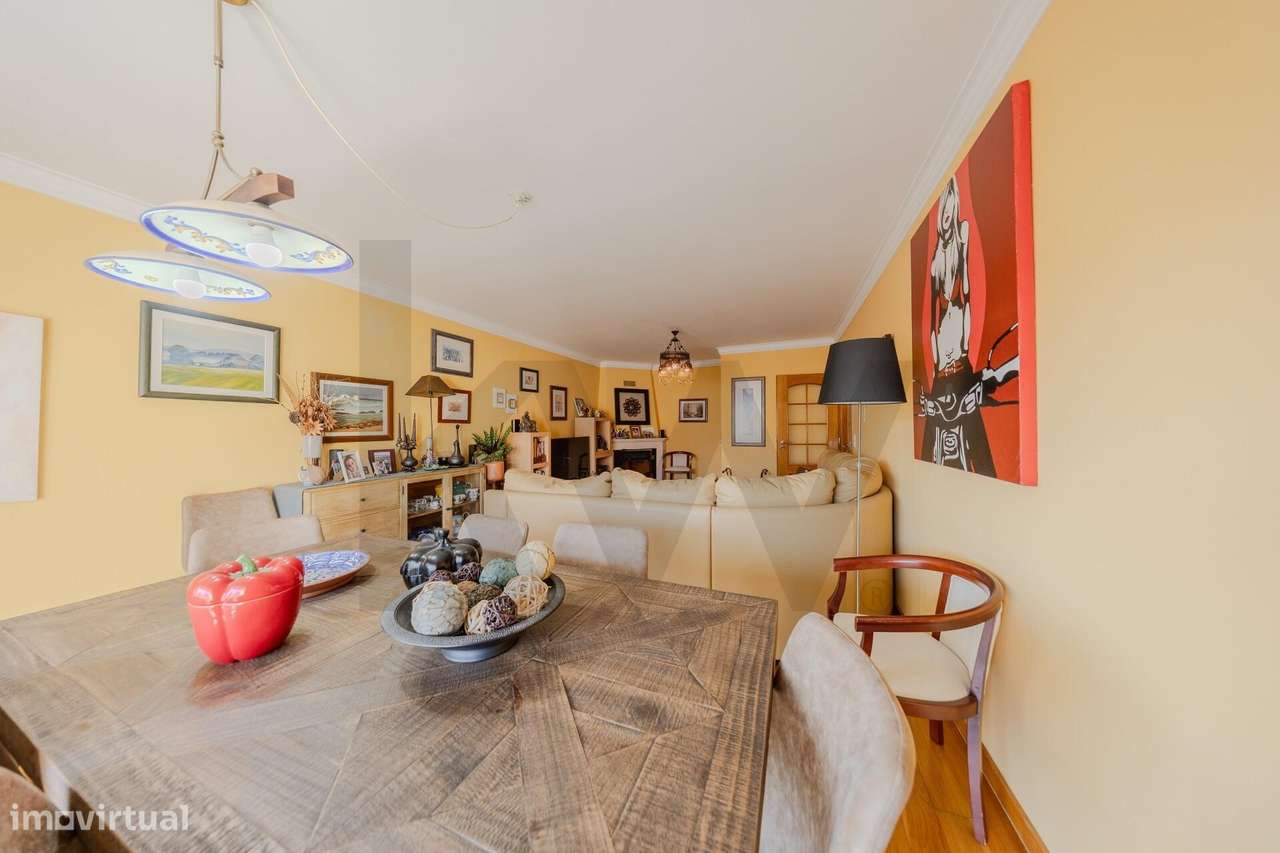 Apartamento T3 com Aproveitamento de Sótão e Excelentes Comodidades - Grande imagem: 3/49