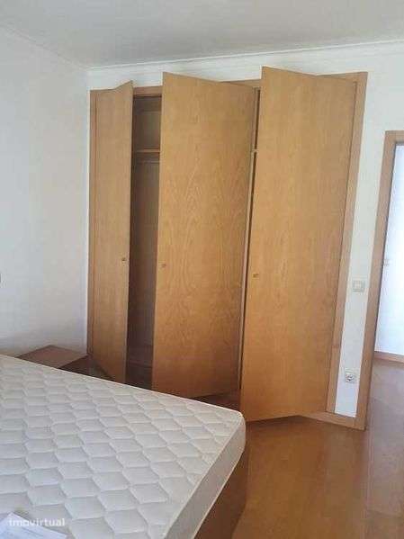 Alugo Apartamento T2 Mobilado/Equipado Centro de Penafiel - Grande imagem: 5/12