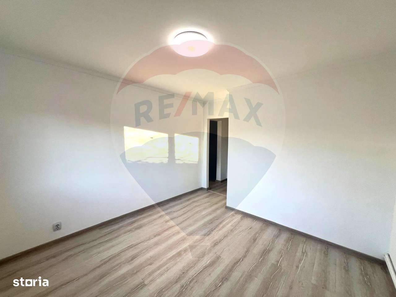Apartament cu 3 camere de vânzare strada BICAZ zona URA-5