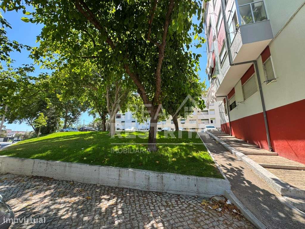 Apartamento T2 no Estádio da Medideira, Amora-23
