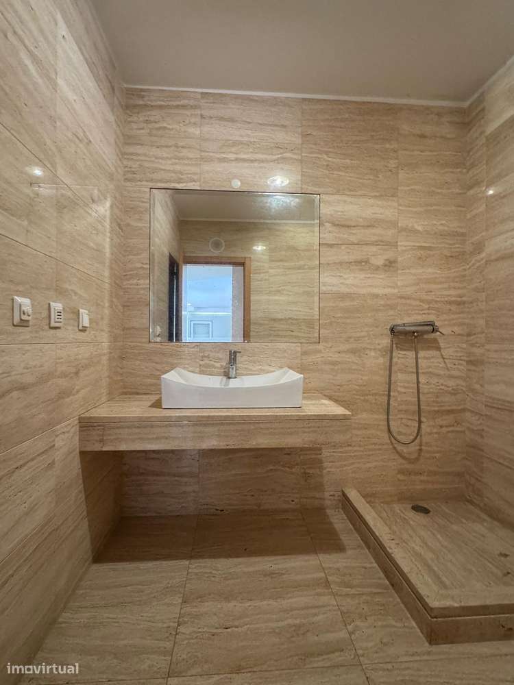 Moradia T5 com piscina, garagem e vista mar em Ericeira-37