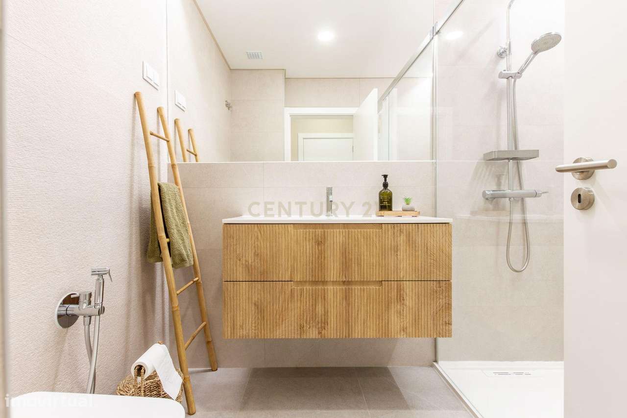 Moderno apartamento T3, com parqueamento e varandas em Santo António d-14